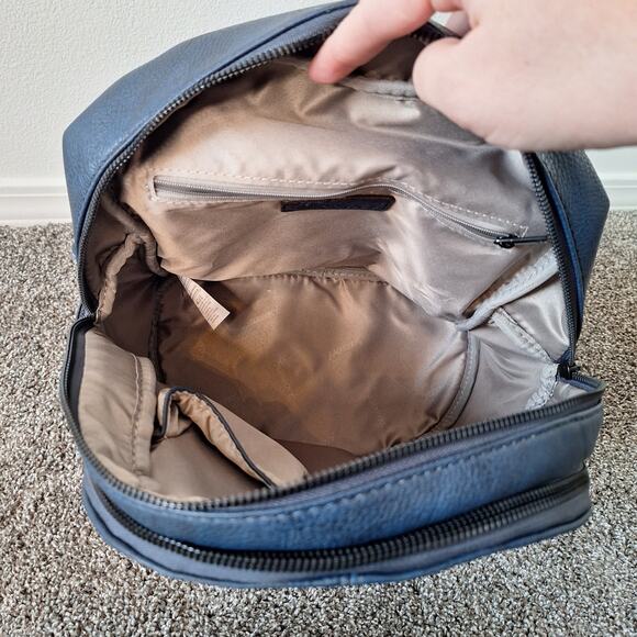 Gussaci vegan leather navy backpack purse - Picture 6 of 7